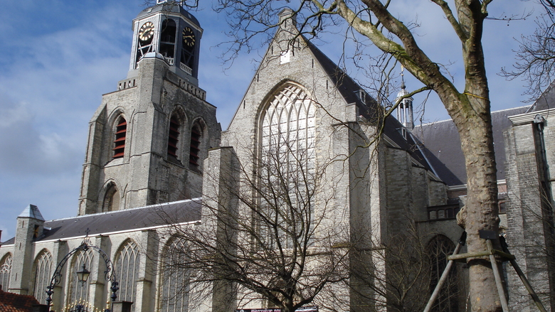 Bergen_op_Zoom_Gertrudiskerk_sideview